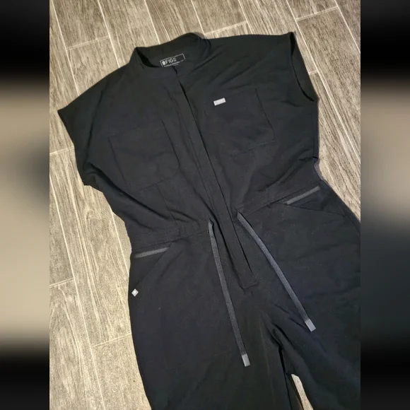 Figs Technical Collection Rafaela Cargo Scrub Jumpsuit Womens 2XL Black Nurse - Picture 3 of 8